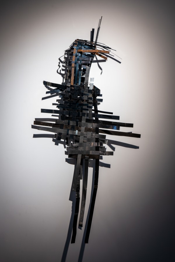 Eduardo Malé Corpo Intransponível, 2025 Interwoven industrial metal strapping 120 x 40 cm