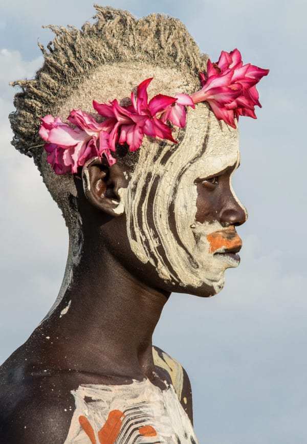 Carol Beckwith and Angela Fisher, Young Kara Man with Chalk Paint, 2014