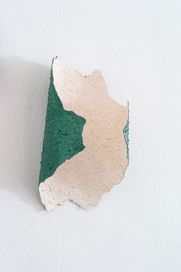 Guy Simpson Green cylinder, 2023 22 x 15 x 12 cm House paints, acrylic and crafting sand on canvas