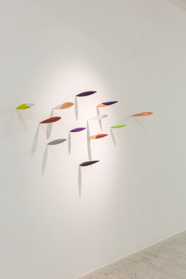 Bryan Hunt Migration I - Pod V , 2024 urethane, flashe paint, metal leafing overall installation 177.8 x 91.4 x 33 cm - 12 elements 15 x 33 x 15 cm each