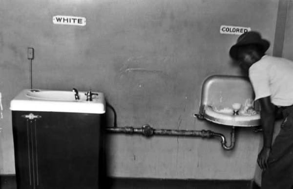 Elliott Erwitt, North Carolina (Segregation fountain), 1950