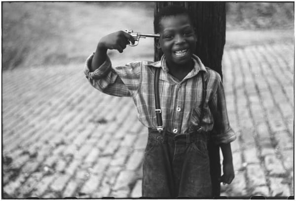 Elliott Erwitt, Pittsburgh, Pennsylvania (Boy with pistol), 1950