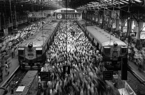 Sebastião Salgado, Churchgate Station, Bombay, 1995