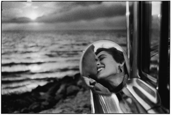 Elliott Erwitt, California (Kiss), 1956