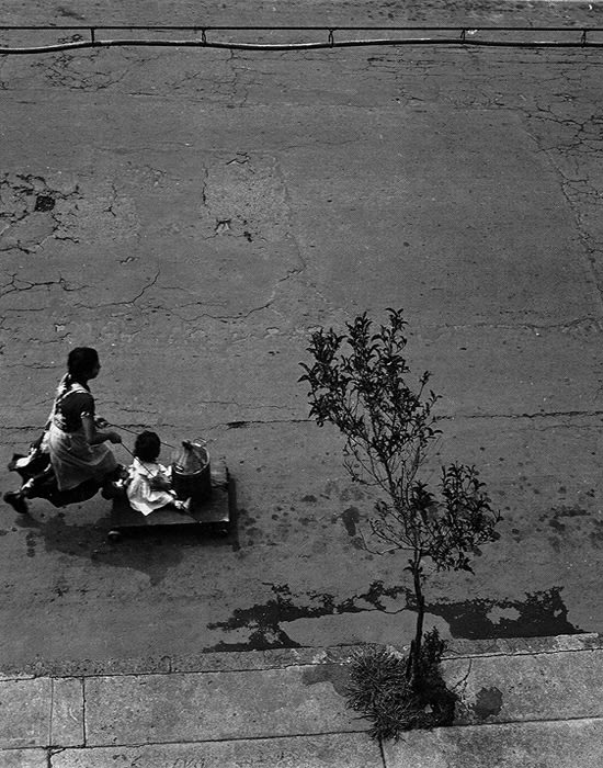 Manuel Alvarez Bravo, Un Cuarto Para Las Doce, 1957