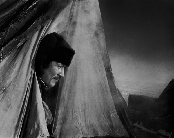 Ragnar Axelsson Hjelmer Hammeken on the sea ice, Scoresbysund, 1995