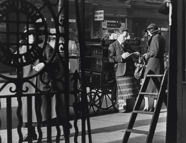 Wolfgang Suschitzky, Charing Cross Road, The Weekly Bill, c.1937