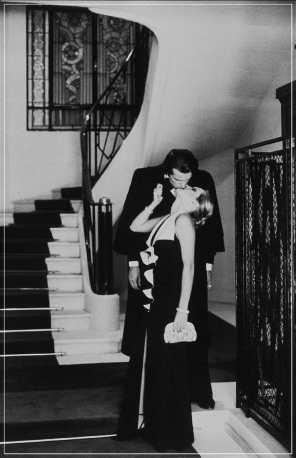 HELMUT NEWTON, The Kiss