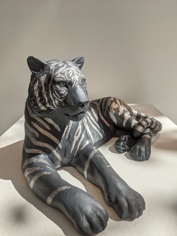 LLADRÓ, TIGER FIGURINE WITH SILVER LUSTRE AND BLACK SCULPTURE