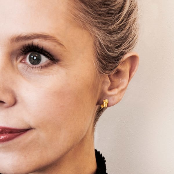 sculptural earrings – tiny waves - in 18 kt Fairtrade Gold - sculptural jewelry by artist Ute Decker