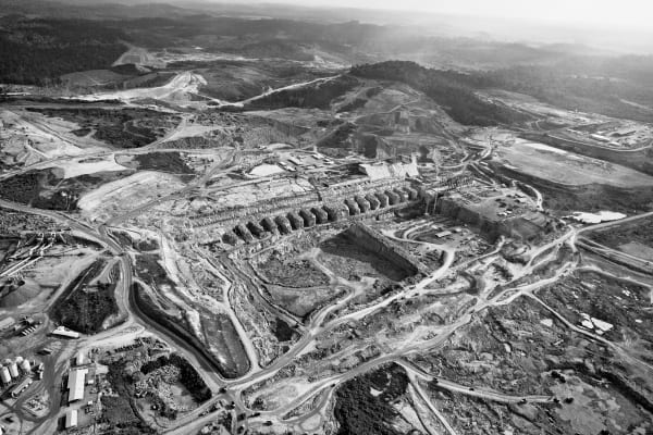 Lalo de Almeida, Vitória do Xingu, PA, da série Distopia Amazônica / Vitória do Xingu, PA, from the series Amazonian Dystopia, 2013