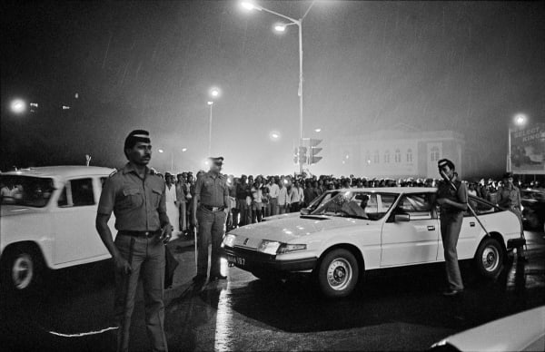 Sooni Taraporevala, Stars arrive, Janbaaz premiere, Metro Cinema, Bombay, 1986