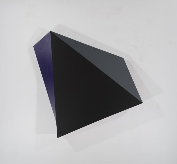 Tridimensional painting of a black & violet prism with triangular sides, looking like a cut gem