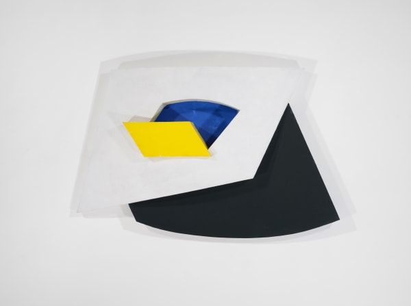 Tridimensional painting of a white curved squared shape with an opening that has a yellow parallelogram sticking out and a black curved shape behind it