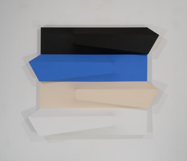 Tridimensional painting of stacked parallelepipeds in black, blue, beige, and white