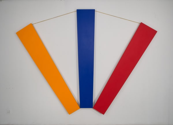 Tridimensional artwork of three rectangles connected by chord (orange, blue, red), looking like a fan