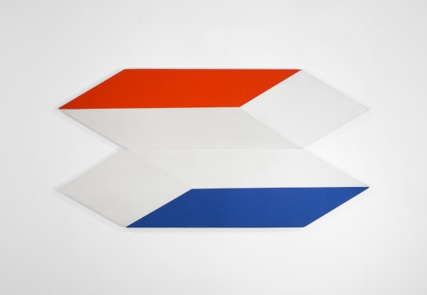 Tridimensional painting of two flattened parallelepipeds with a red side and a blue side