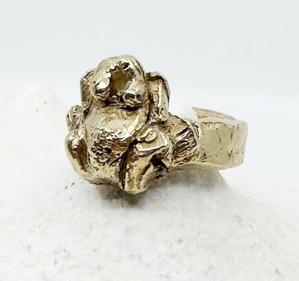 Frog ring