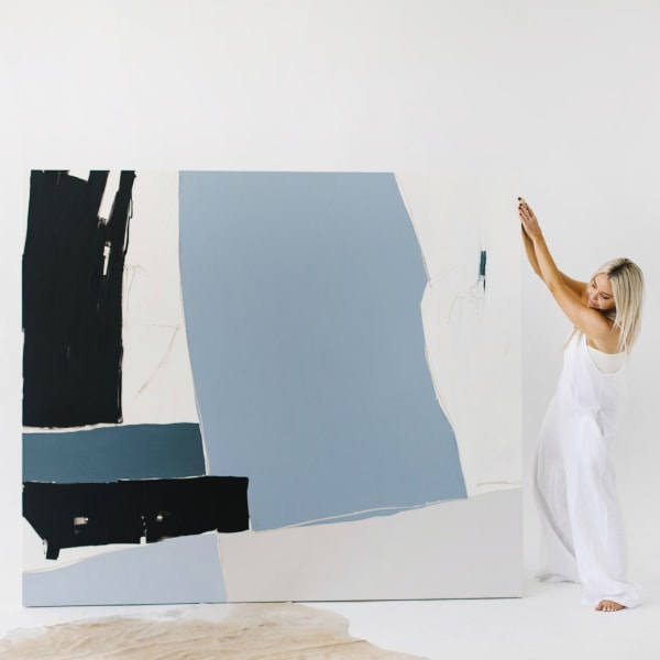 Holly Addi showing her painting Nuevo Blue II