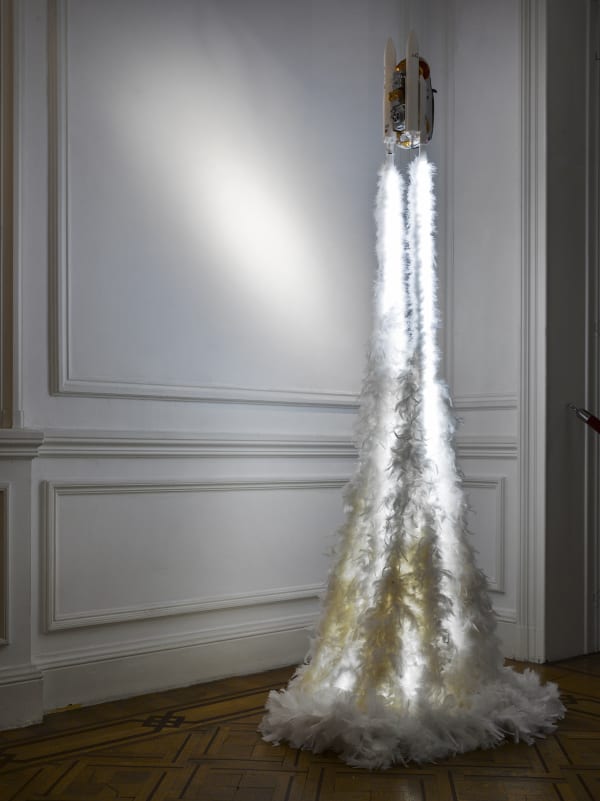 "HeHe - Antroposphere": installation view / Aeroplastics @ Rue Blanche, Brussels, 2014 / Land Rover's Discovery (One Way Ticket To Mars Edition), 2014