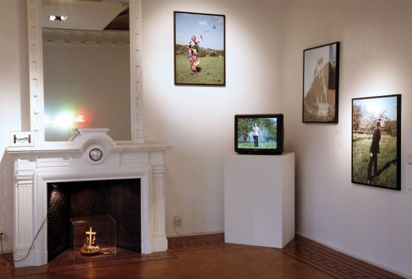 'Power to the People': exhibition view Aeroplastics @ Rue Blanche Str., Brussels, 2008-2009. Ph: Vincent Everarts