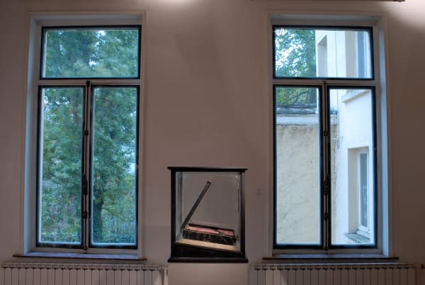 All for one, one for all / Aeroplastics, Rue Blanche, 2006. Ph: Vincent Everarts