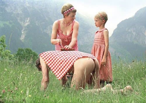 Pépé Smit, Déjeuner sur l’herbe, 2003, color print, 55 x 95 cm Courtesy Artspace Witzenhausen, Amsterdam