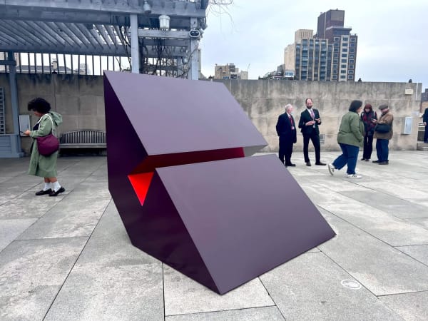 Installation view of one sculpture in “Ensemble” (2025) (photo Lisa Yin Zhang/Hyperallergic)