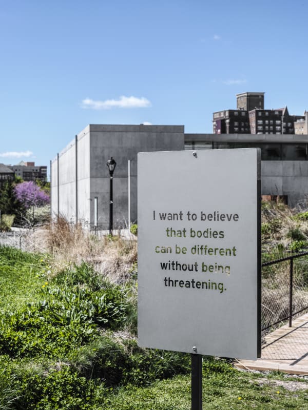 Installation view: Chloë Bass: Wayfinding, Pulitzer Arts Foundation, St. Louis, MO, 2021. Photograph by Alise O’Brien © Pulitzer Arts Foundation and Alise O’Brien Photography