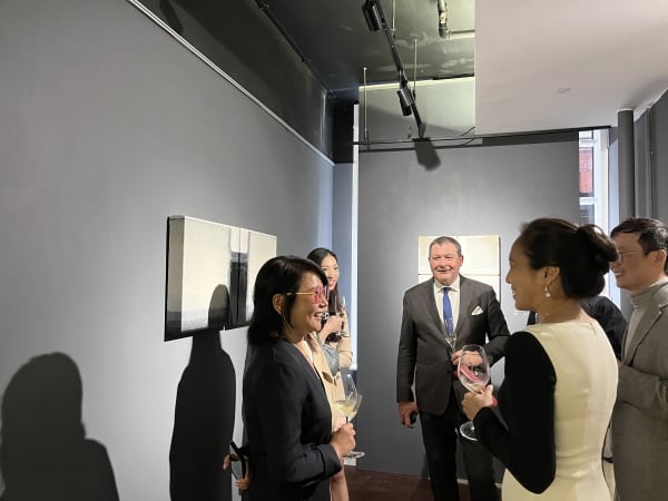 創始人魏女士, 合夥人及總監PYT女士與來賓交流 Founder Ms.Wei, Partner&Director Ms.PYT with guests