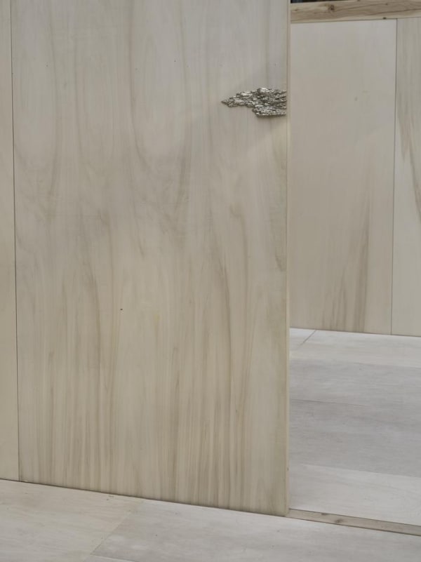 Sabine Mirlesse, Installation view, Mercurial, white bronze, Mondes Nouveaux festival , Beaux-Arts de Paris, France.