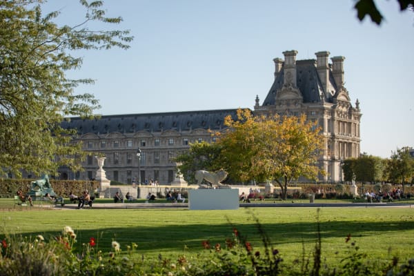 Tony Matelli Lion (Bananas), 2022 Installation view at Jardin des Tuileries, Paris, France