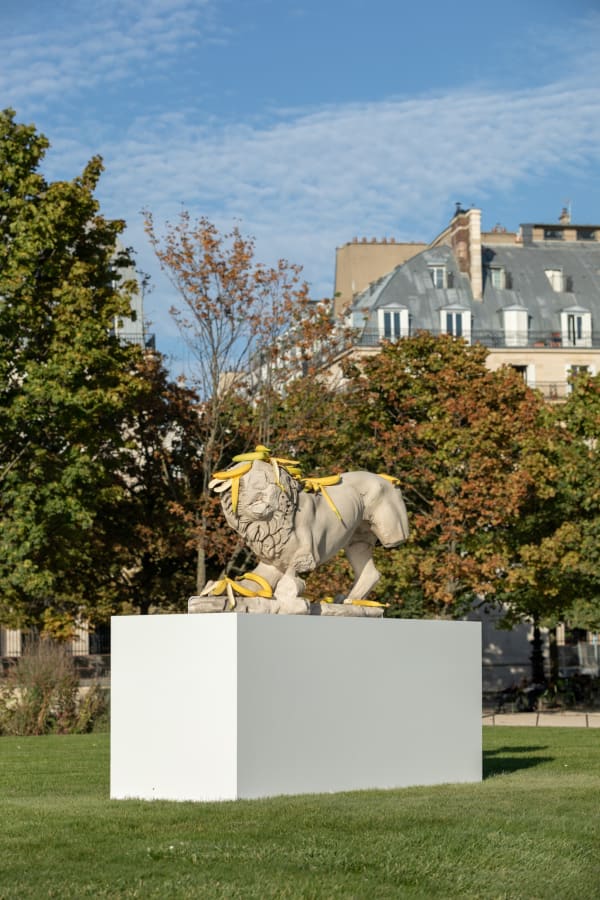 Tony Matelli Lion (Bananas), 2022 Installation view at Jardin des Tuileries, Paris, France