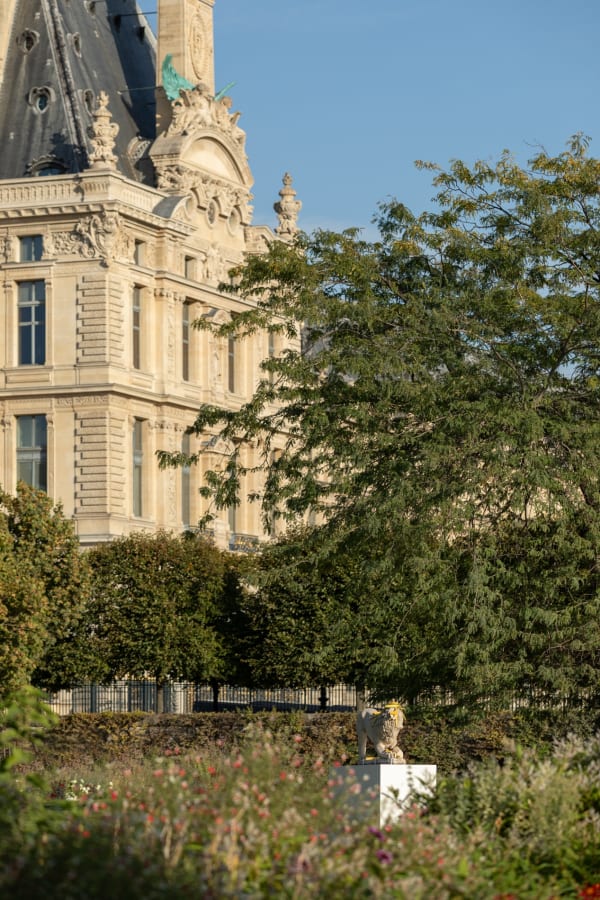 Tony Matelli Lion (Bananas), 2022 Installation view at Jardin des Tuileries, Paris, France