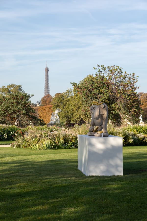 Tony Matelli Lion (Bananas), 2022 Installation view at Jardin des Tuileries, Paris, France