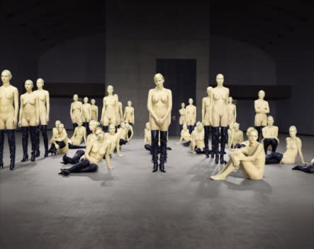 VANESSA BEECROFT, VB 45 (VB 45.107. DR), KUNSTHALLE WIEN, 2001
