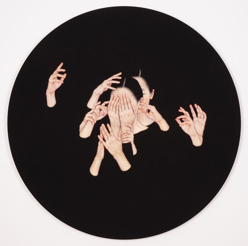 [News] A black painting that devours everything, it draws the attention of the art world