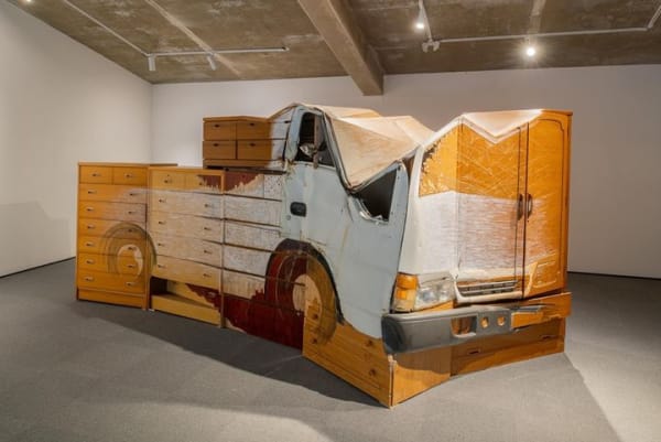 [News] 부서진 가구들의 반란…엄미술관, 아오노 후미아키展