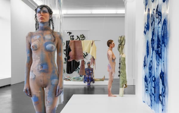 Performance view of Donna Huanca's exhibition "Surrogate Painteen" at Peres Projects, Berlin (2016)