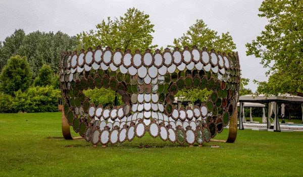 Joana Vasconcelos . Beyond