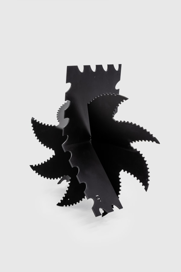 Lyz Parayzo, Bixinha Ouriço Retangular, 2022. Stainless steel and black electrostatic painting, 25 x 25 x 25 cm