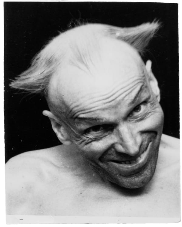 2000 4 x 4 3/4 in. (10 x 12 cm) (TzM 8)