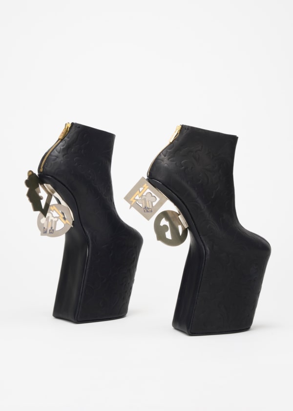 Noritaka Tatehana, Heel-less Shoes (Downtown 2), 2022