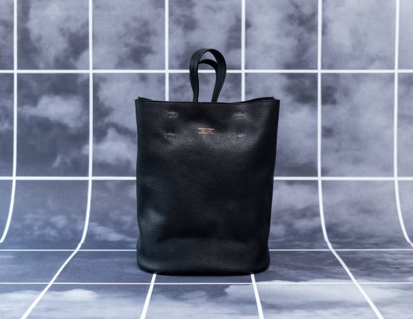 〈33〉BUCKET TOTE BAG, BLACK, 2019