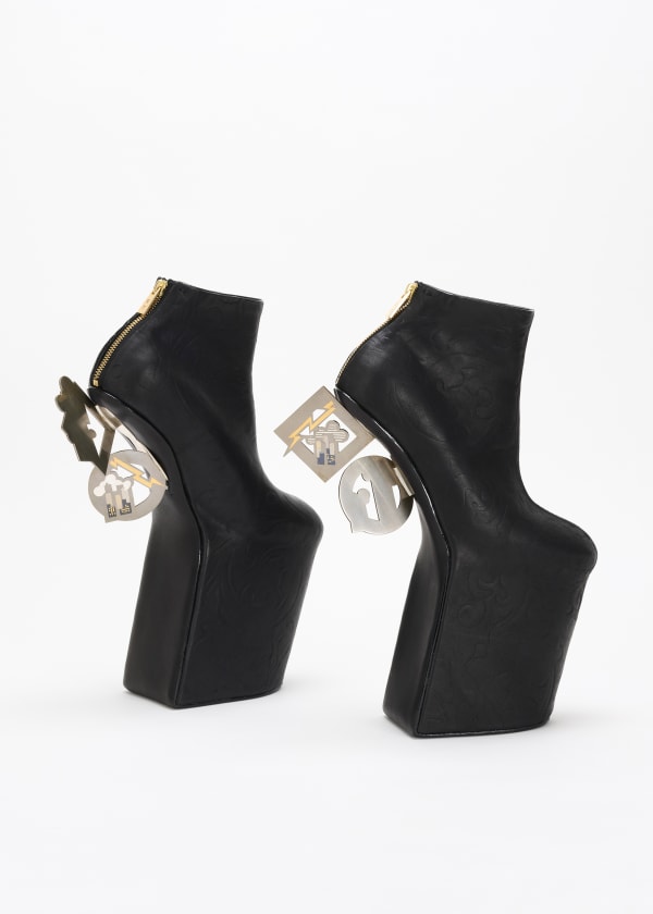 Noritaka Tatehana, Heel-less Shoes (Downtown 1), 2022