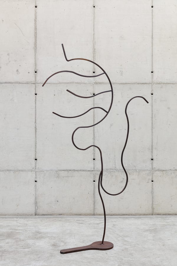 Rebeca Carapiá Palavras de ferro e ar - Escultura 16 (da série Como colocar ar nas palavras), 2020 Ferro Iron 209 x 120 cm