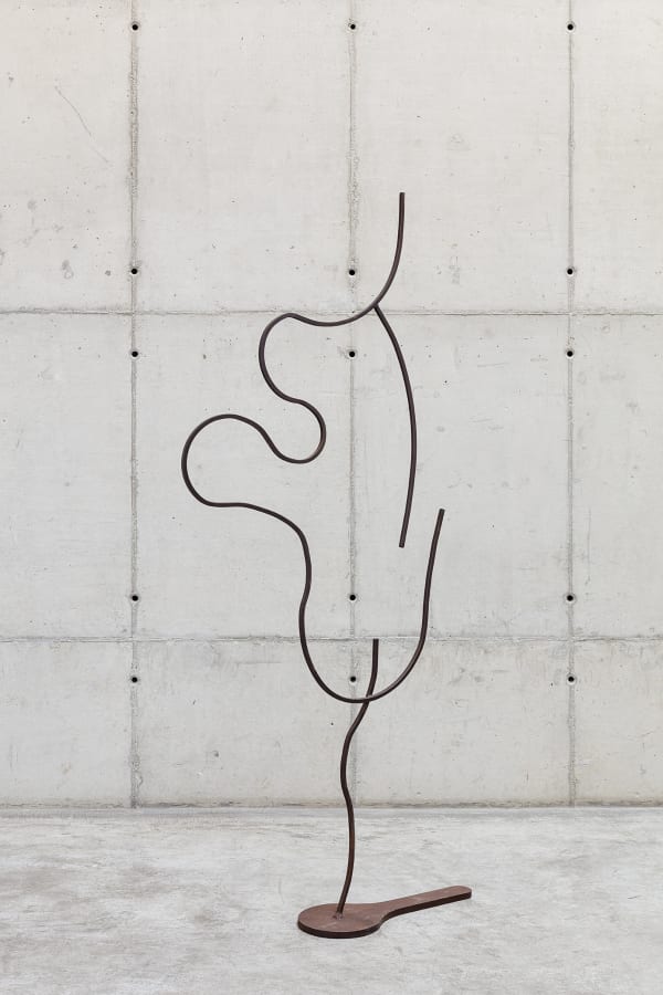 Rebeca Carapiá Palavras de ferro e ar - Escultura 15 (da série Como colocar ar nas palavras), 2020 Ferro Iron 207 x 87 cm