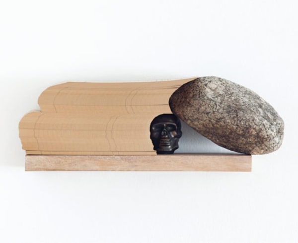 “Caveirinha” (da Série Objetos Prateleira), 2010