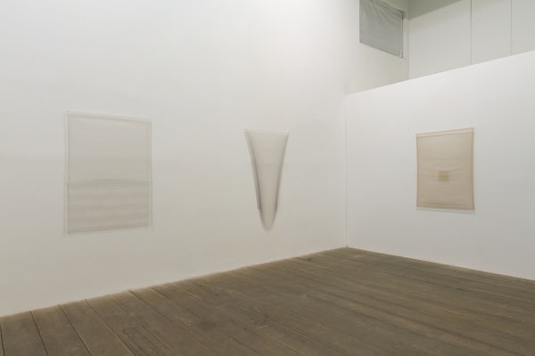 Marina Weffort/ Tecido, 2016 / Galeria Marilia Razuk. Foto/ Photo: Everton Ballardin