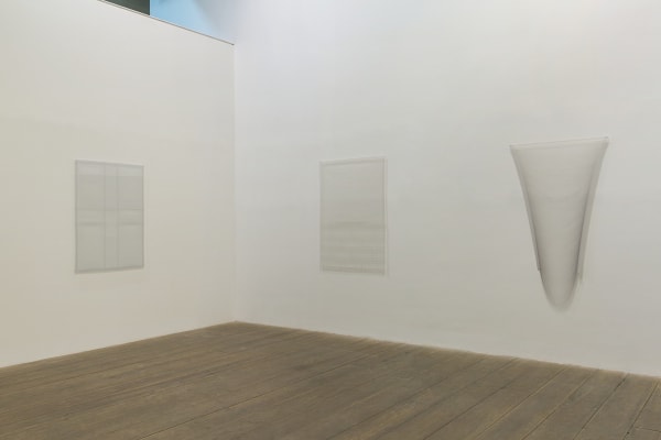 Marina Weffort/ Tecido, 2016 / Galeria Marilia Razuk. Foto/ Photo: Everton Ballardin